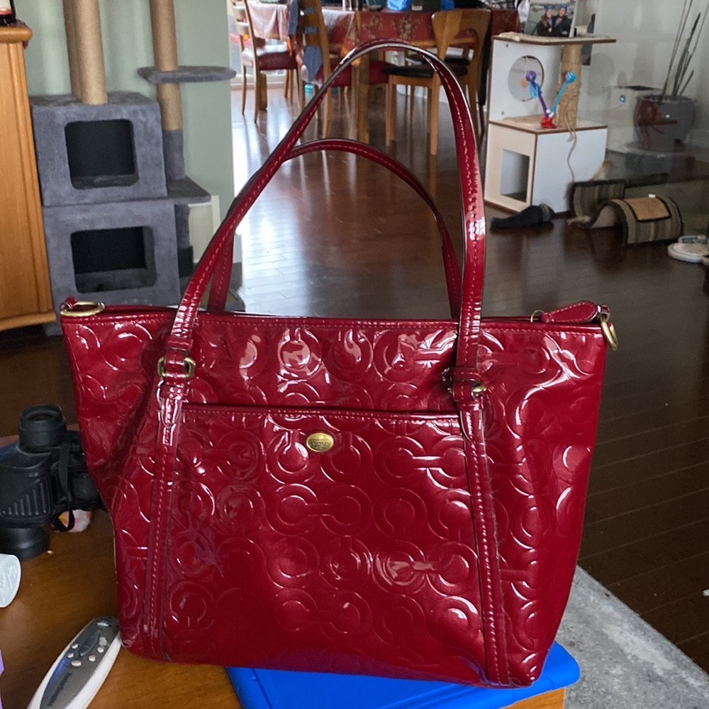 COACH PEYTON OP ART EMBOSSED PATENT POCKET TOTE